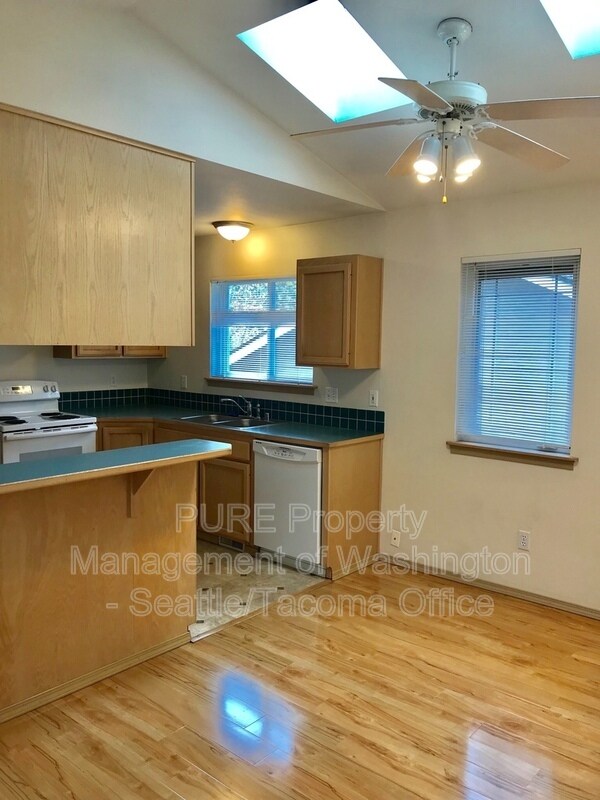 Foto del edificio - 14020 Lenora Pl N