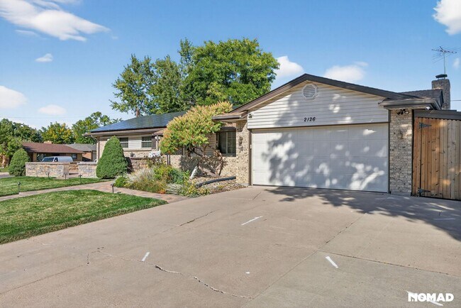 Building Photo - 2126 S Golden Ct