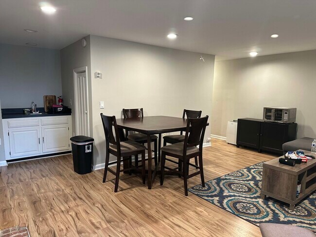 Foto del edificio - 9501 Draycott Ct