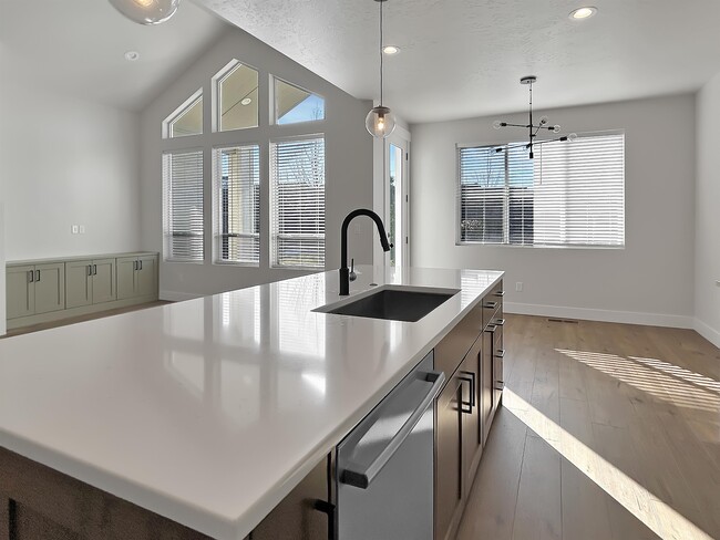 Building Photo - 6215 S Palatino Way