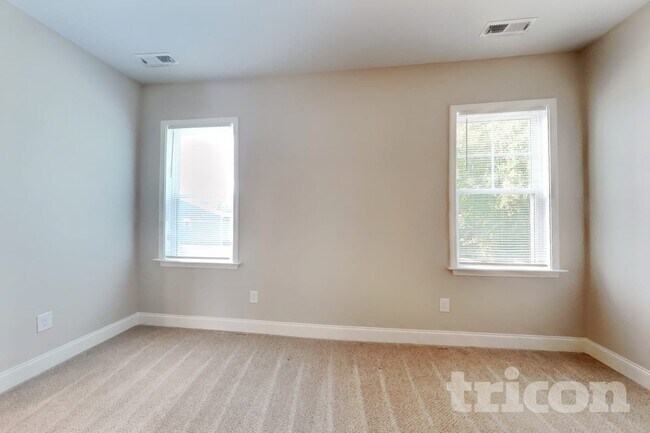 Building Photo - 165 Lynnridge Dr