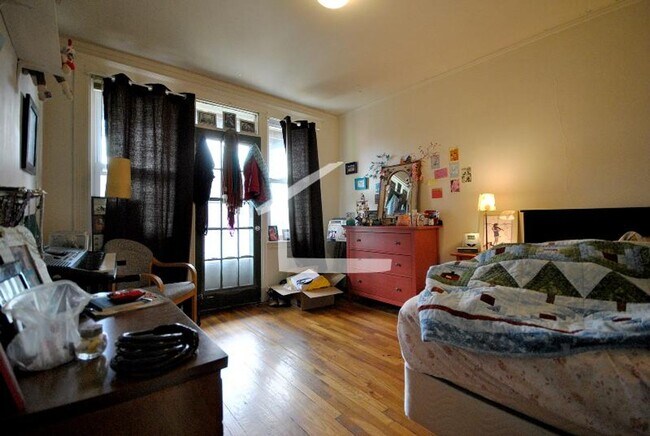 Building Photo - Great Comm. Ave 2-Bed Near B, C, D Lines! ...