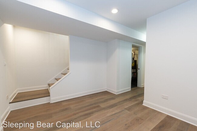 Building Photo - 2844 W McLean Ave