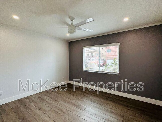 Foto del edificio - 1658 Cable St