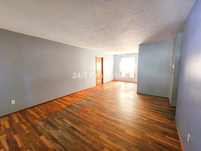 Foto del edificio - 3BD I 1BA + Bonus Room - Milwaukie, OR