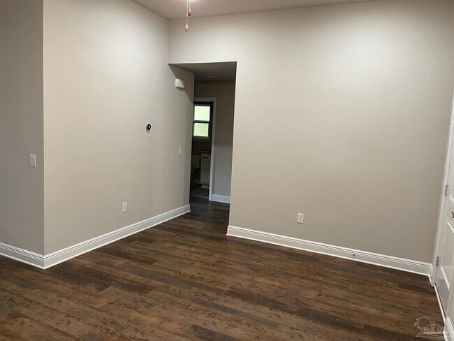 Foto del edificio - 7803 Ira Dr