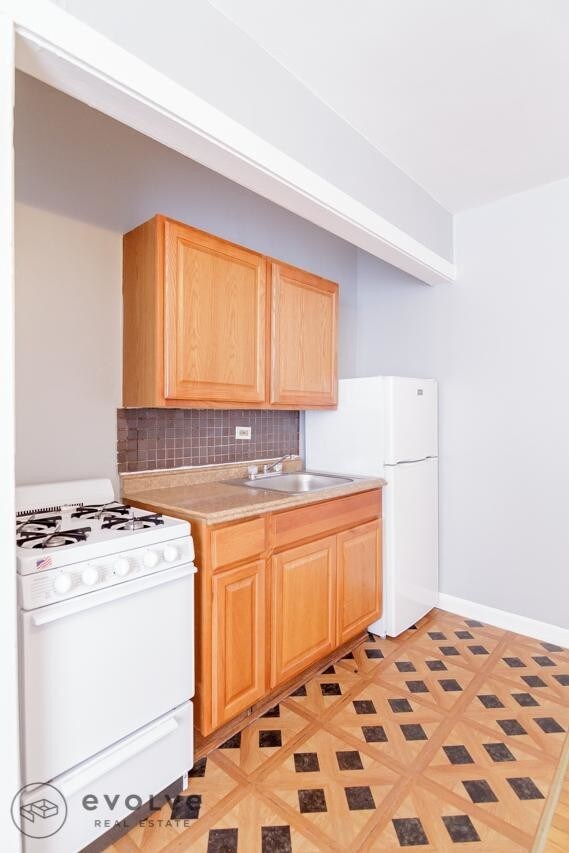 Building Photo - 4600 N Beacon St