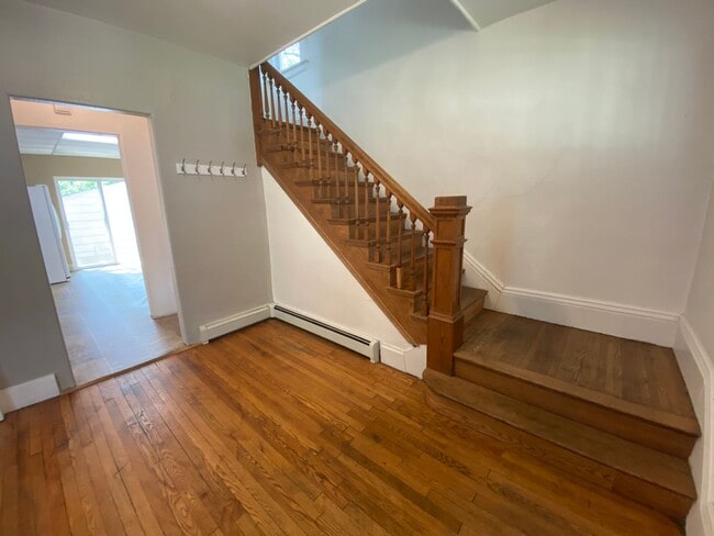 Building Photo - 4+ Bedroom 2 bath Home!