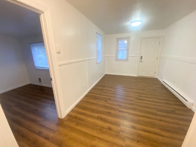 Foto del edificio - 9762 N River Rd