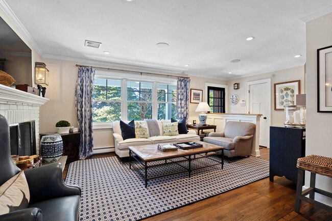 Building Photo - 810 Waterview Dr