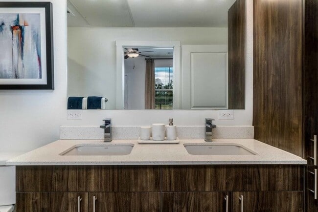 Building Photo - 11250 Mason Rd