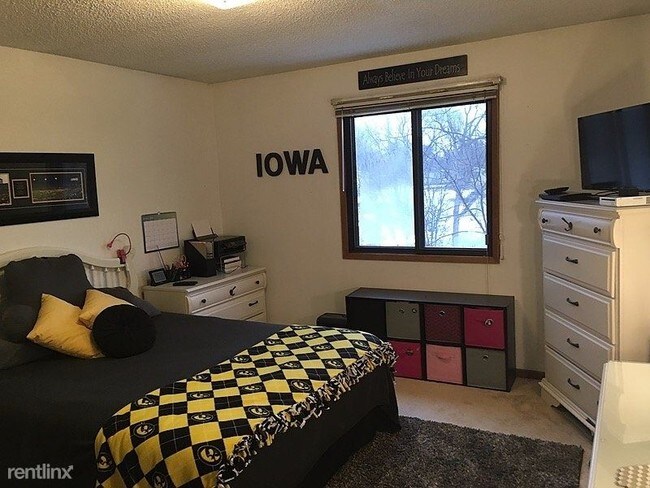 Building Photo - 3 br, 1 bath Apartment - 1064 Newton Road