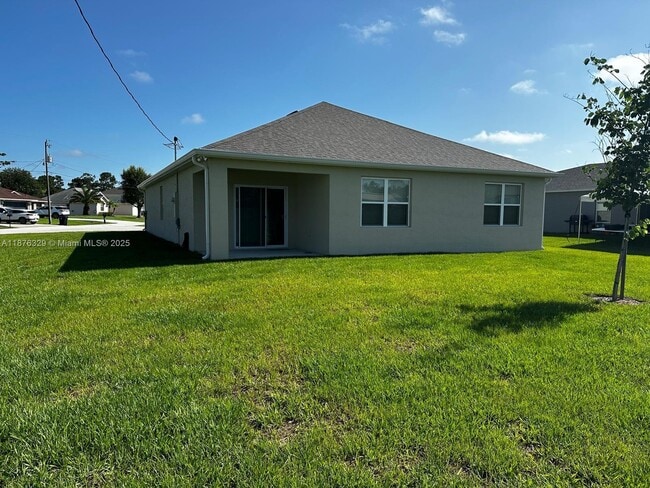 Foto del edificio - 2098 SW Altman Ave