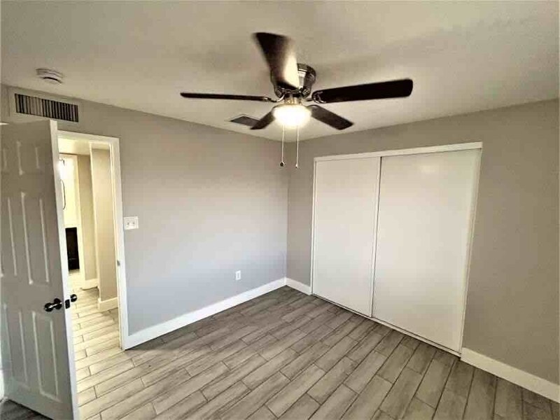 Foto principal - 8937 North St