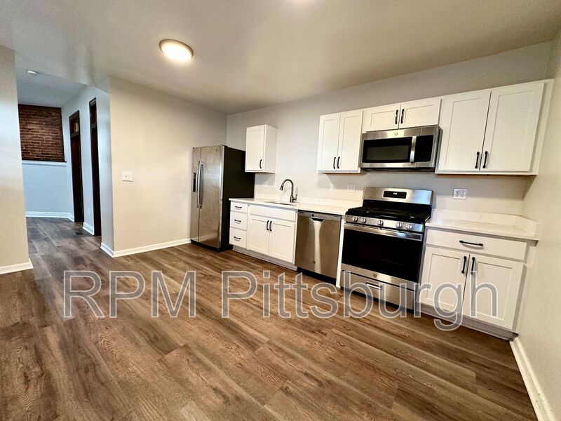 Primary Photo - 2123 Sidney St
