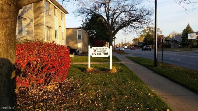 Building Photo - 1260 W Nine Mile Rd