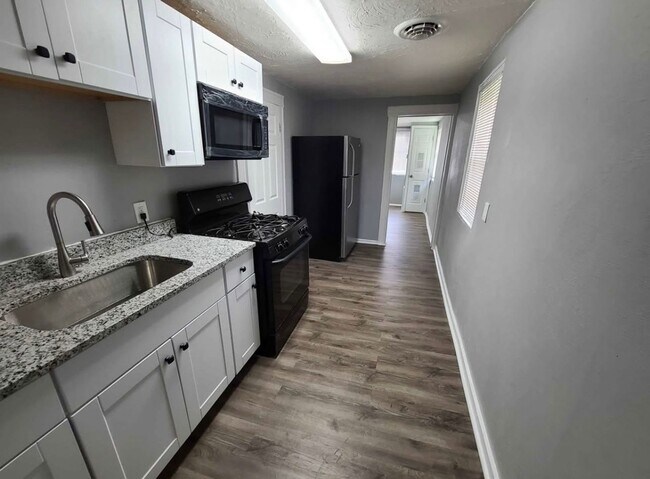 Foto del edificio - 1900 Deering Ave