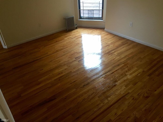 Building Photo - 2440 Webb Ave