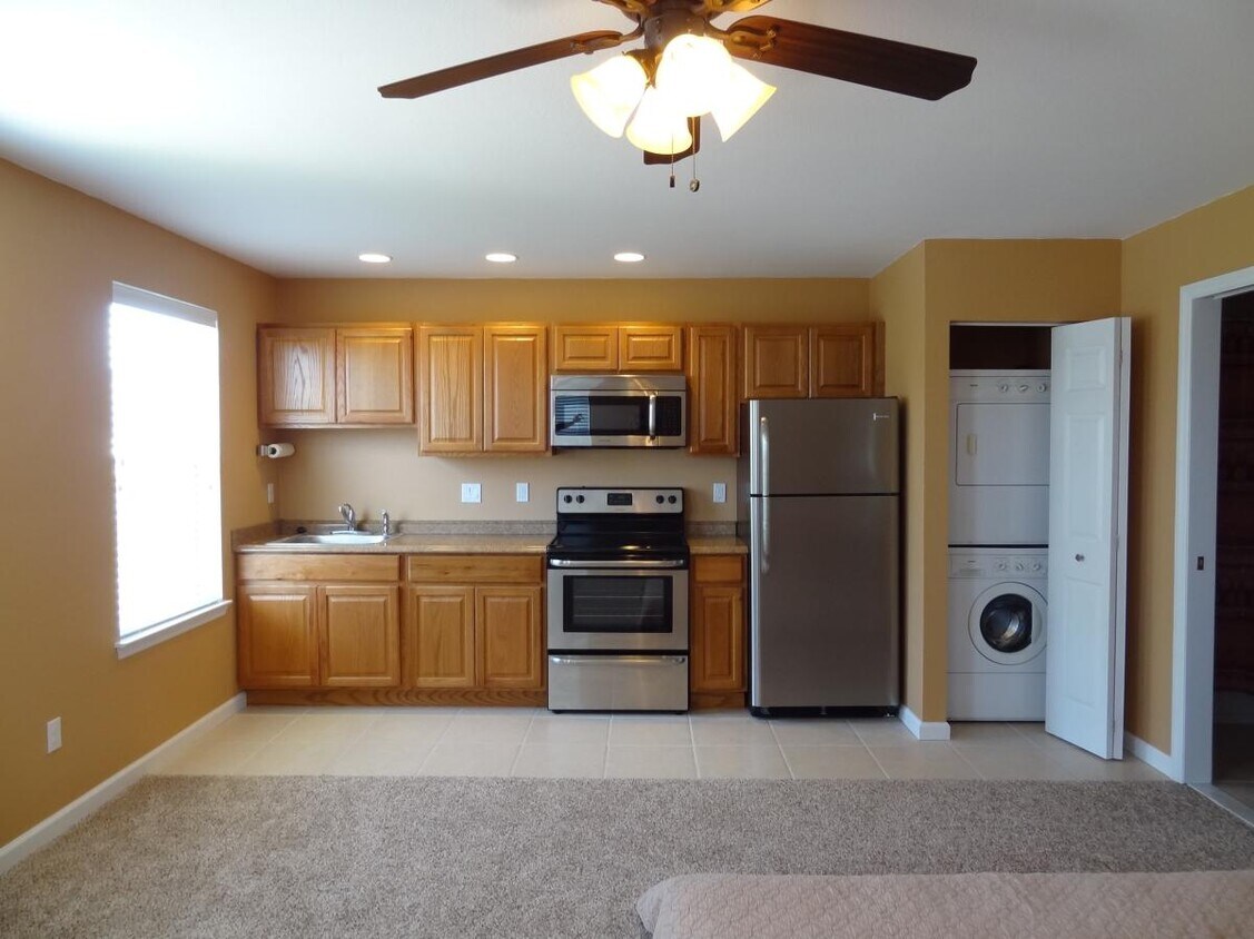 Foto principal - 3242 Stanhope Dr