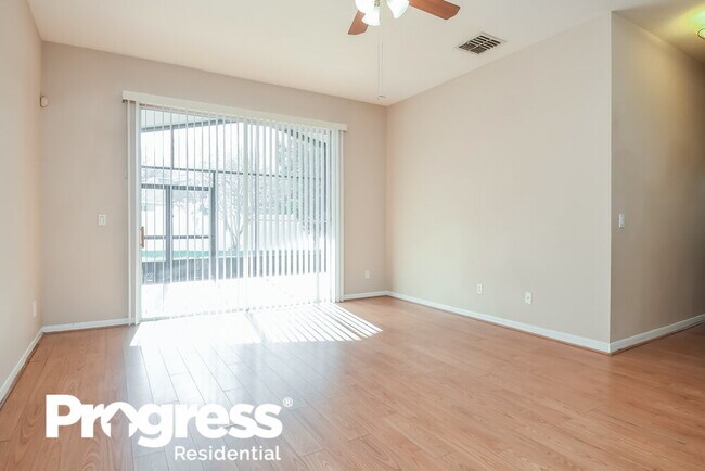 Foto del edificio - 537 Breezy Oak Way