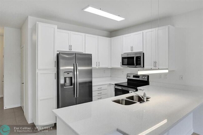 Building Photo - 4748 SW 63rd Terrace