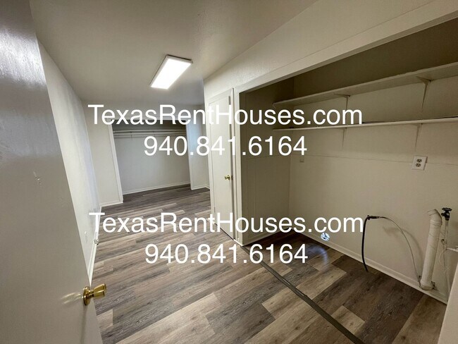 Building Photo - $750 Rent for a Cute Cozy Home!!!