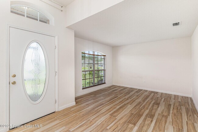 Building Photo - 1715 San Filippo Dr SE