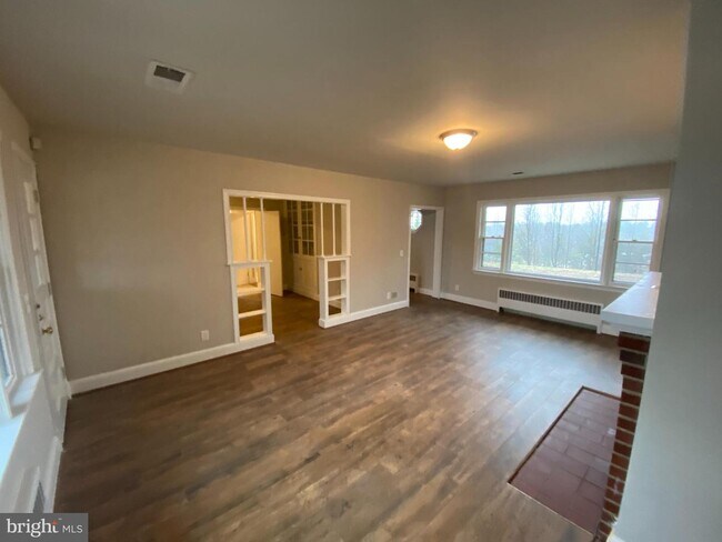 Building Photo - 265 BUTLER Rd