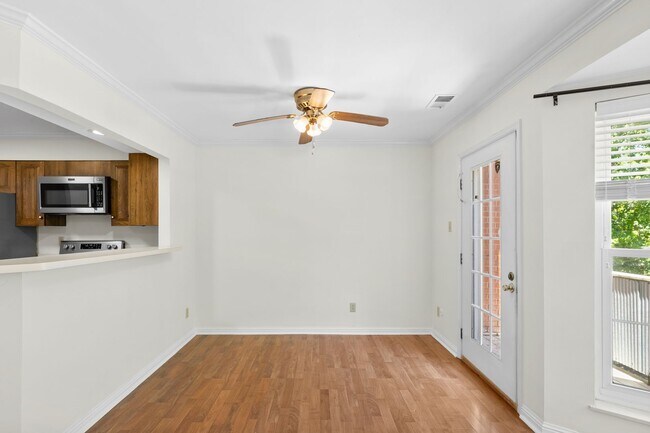 Foto del edificio - Spacious 1,440 SF Central West End Home with Garage Parking, Pool Access & Close to BJC/WashU