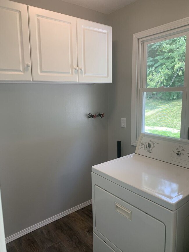 Building Photo - 3016 Woodland Dr SW