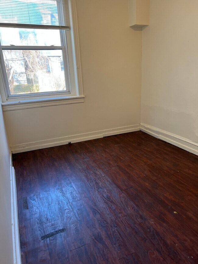 Building Photo - 5709 Thomas Avenue, Unit 1st floor