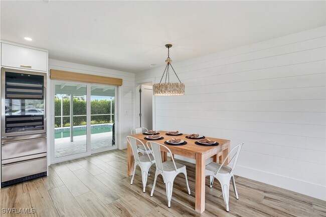 Foto del edificio - 6163 Plumosa Ave