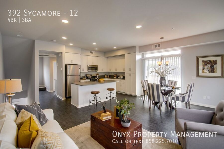 Foto principal - Modern 3 story Townhome - 4bd/3ba plus 2 C...