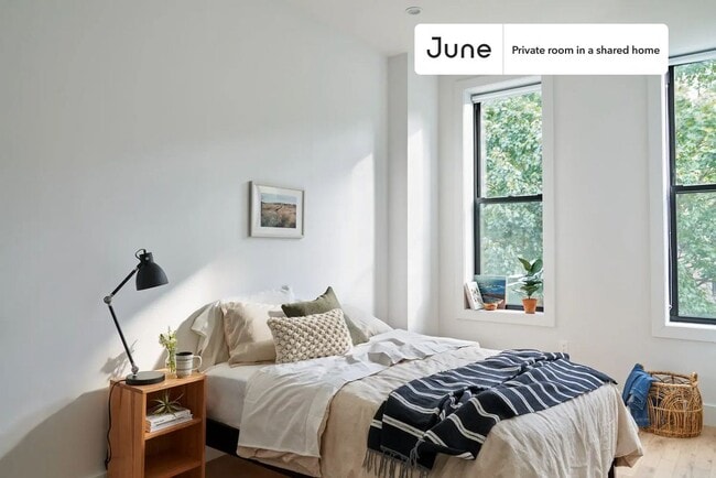 Foto del edificio - Room in Shared 8.0 bed/6 bath home