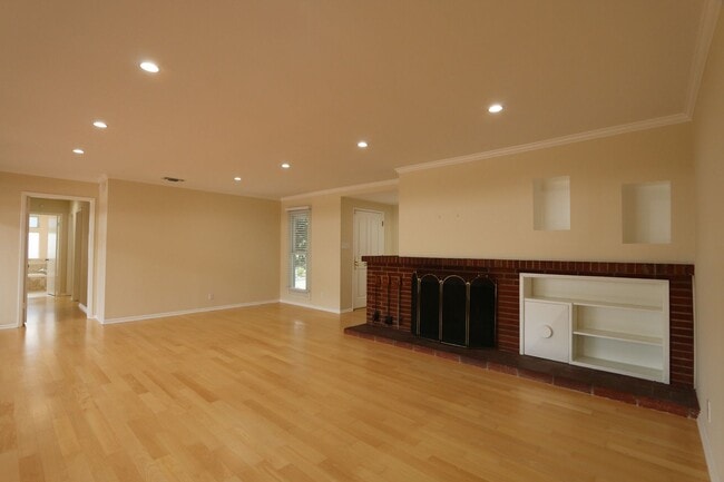 Building Photo - Westchester Home in Kentwood Neighborhood