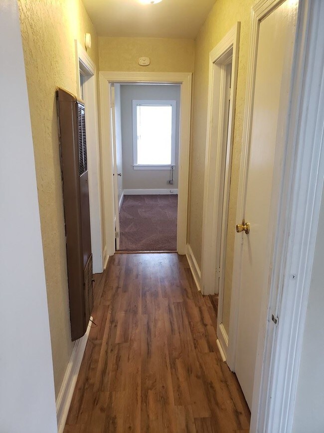 Foto del edificio - 317 E 12th St