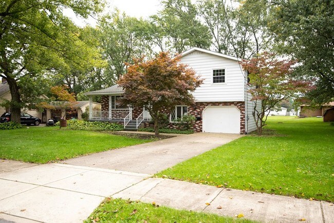 Building Photo - 743 Porter Ave
