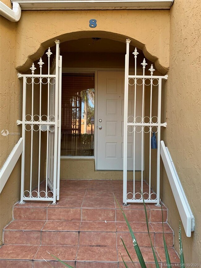 Foto del edificio - 325 NW 84th Ct