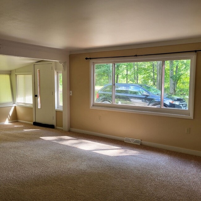 Foto del edificio - THREE BEDROOM HOME IN QUIET AREA IN CADILLAC