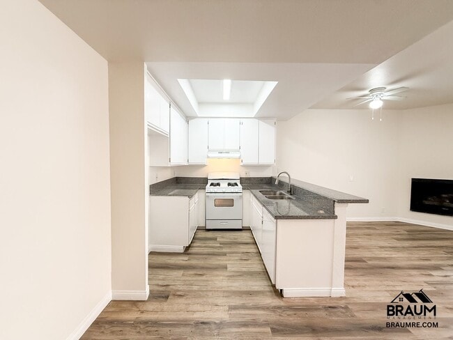 Building Photo - 11459 Collins St