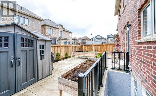 Building Photo - 33 Ezra Cres