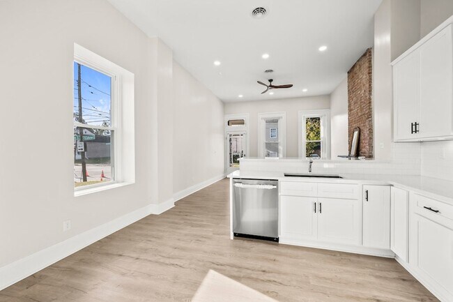 Foto del edificio - 641 E. Saint Catherine (Shelby Park/ Old L...