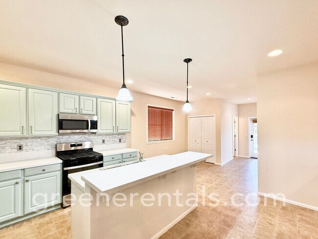Foto del edificio - 4BR 2.5BA Home in West Olympia