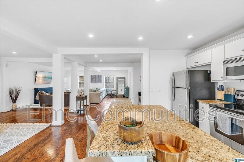 Foto principal - 2705 11th Ave S