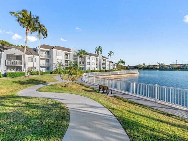 Foto del edificio - 8670 SW 212th St