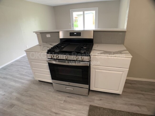 Building Photo - 6812 S Land Ave