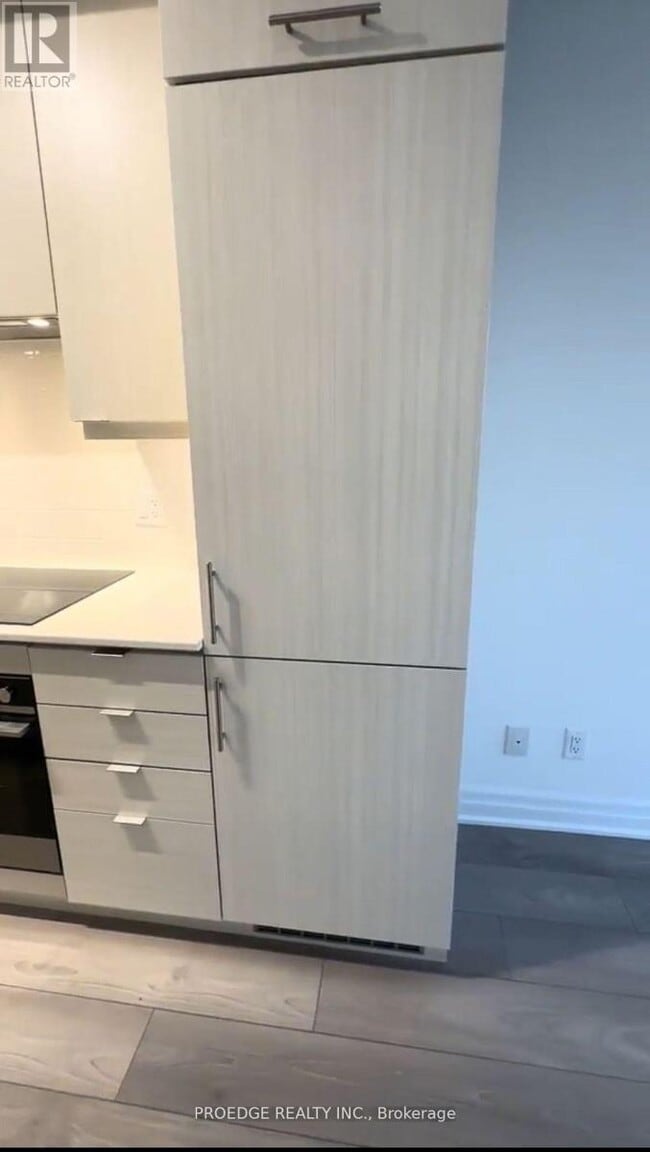 Building Photo - 36 Elm Dr W