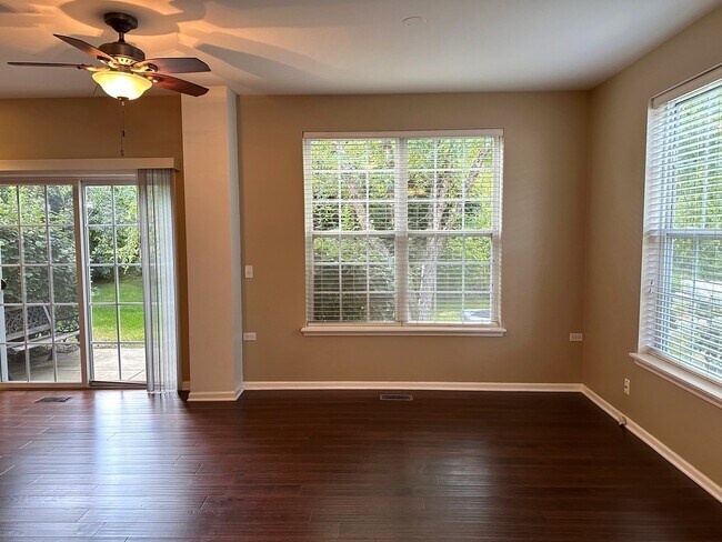 Building Photo - 357 Emerald Ln