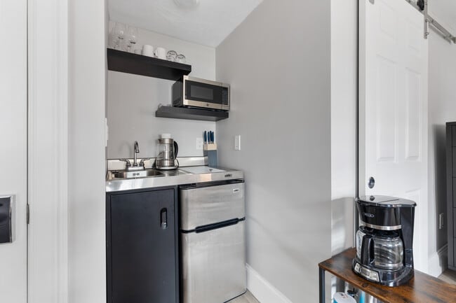 Building Photo - 32 Derne St