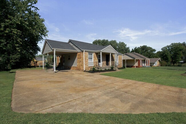 Building Photo - VOUCHERS ACCEPTED!!  Fully Updated 3BR/1B ...